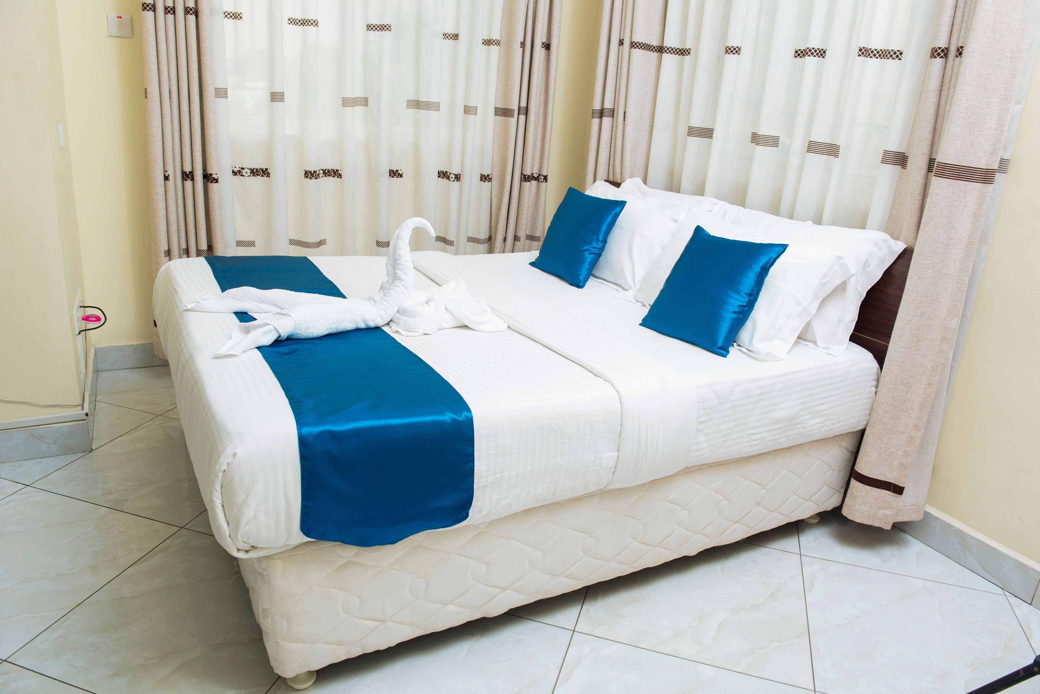 deluxe double room | in-room safe, free wifi, bed sheets