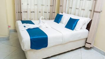 In-room safe, free WiFi, bed sheets