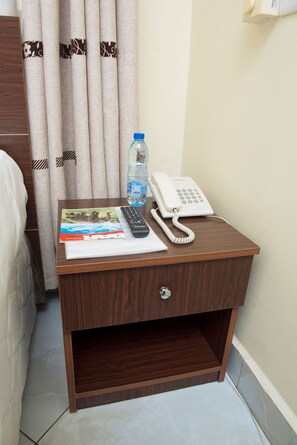 Habitación individual Deluxe | Caja de seguridad en la habitación, wifi gratis y ropa de cama 