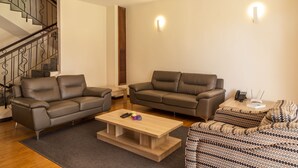 Flat-screen TV - Acacia Green Service Apartments (Kampala)