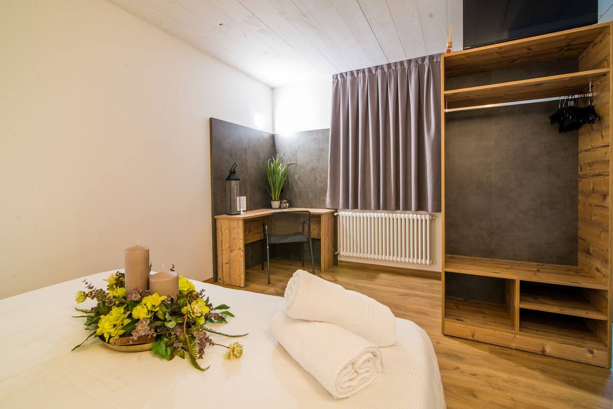 quadruple room, annex building (20 m from hotel) | desk, soundproofing, free wifi, bed sheets