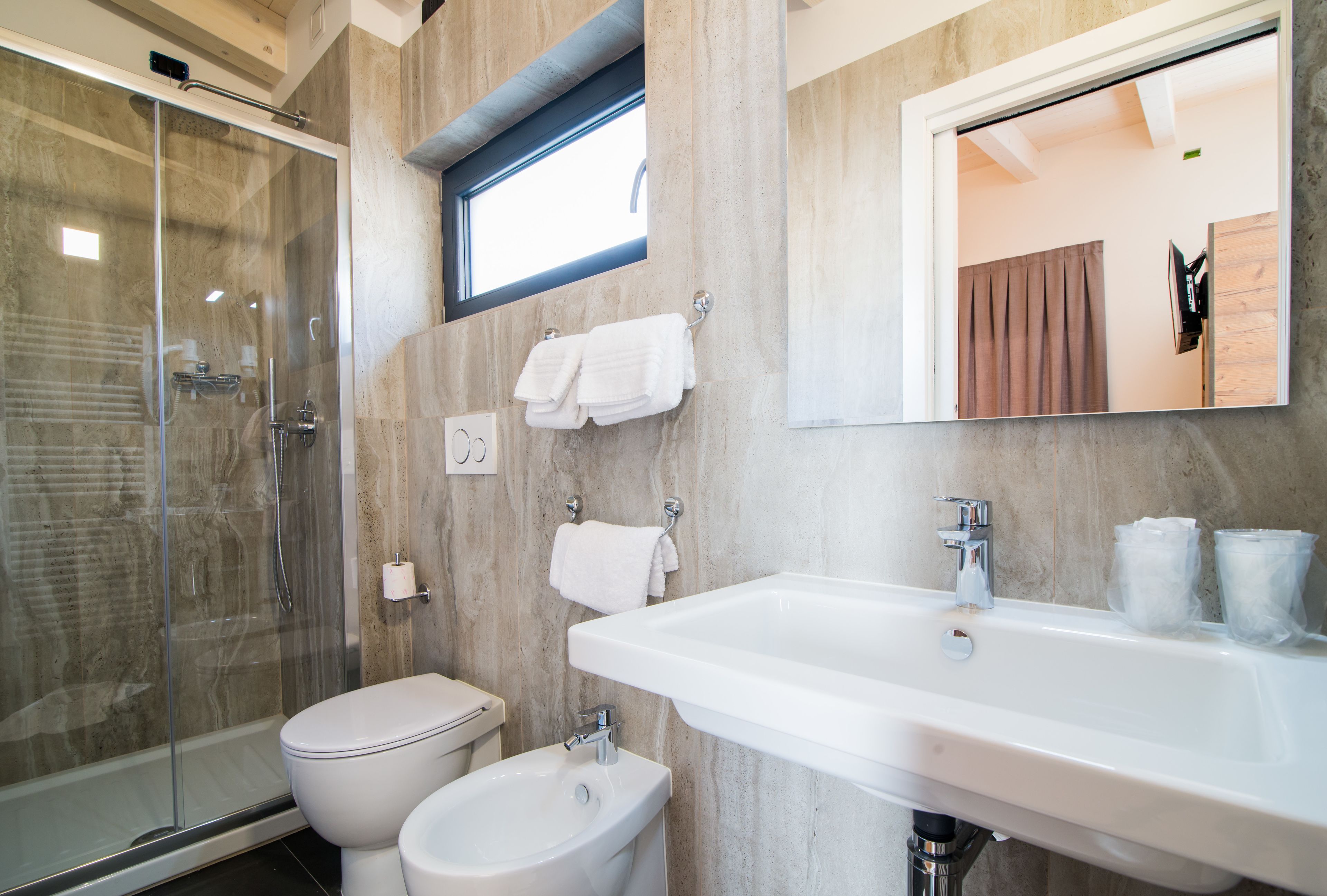 family room, annex building (20 m from hotel) | bathroom | shower, free toiletries, hair dryer, bathrobes