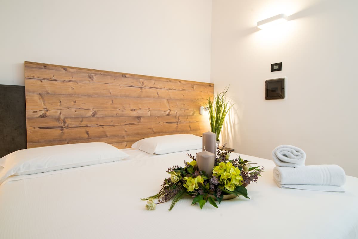 family room, annex building (20 m from hotel) | desk, soundproofing, free wifi, bed sheets