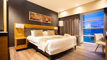 Caja fuerte, mobiliario individual, escritorio