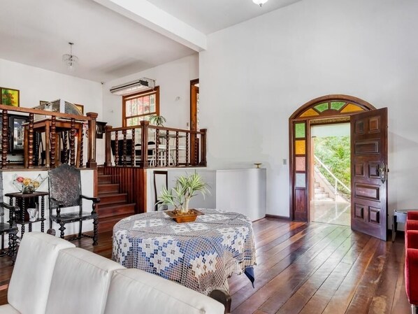 32-inch flat-screen TV with satellite channels, TV - Pousada Lagoa (Belo Horizonte)