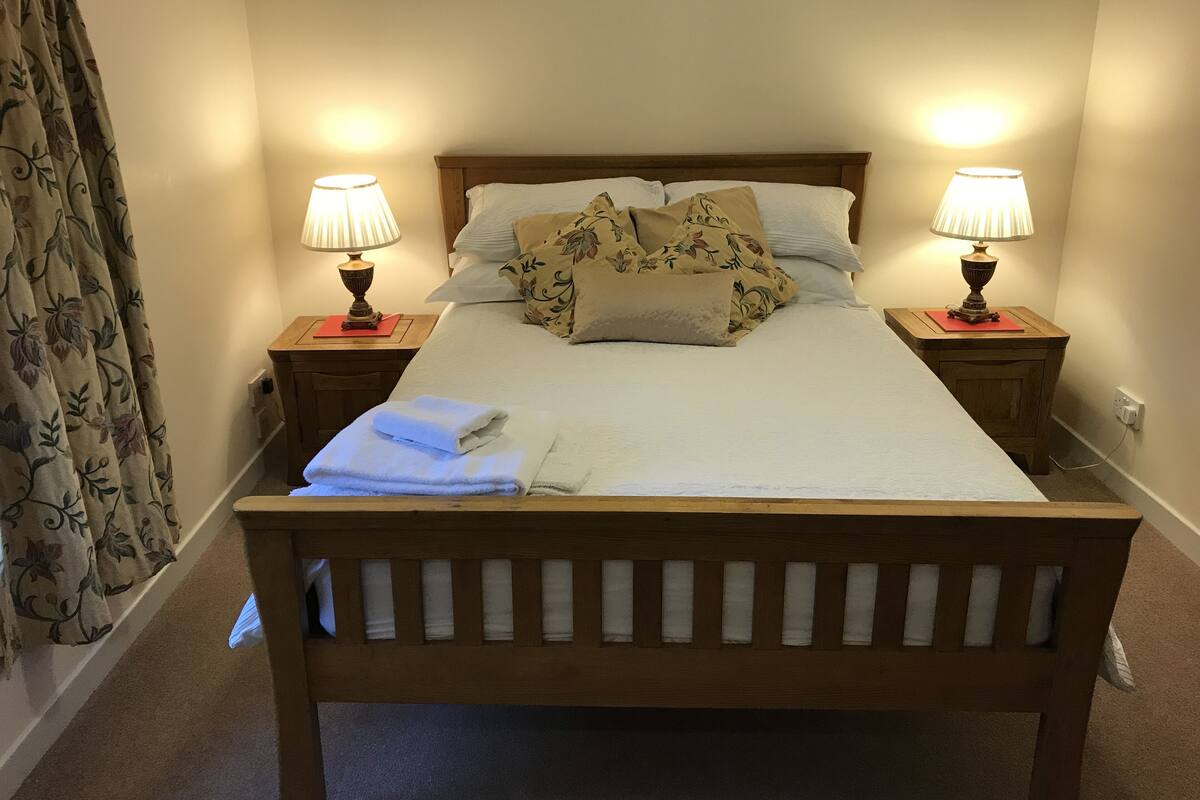 Double Room | Premium bedding, desk, laptop workspace, free WiFi