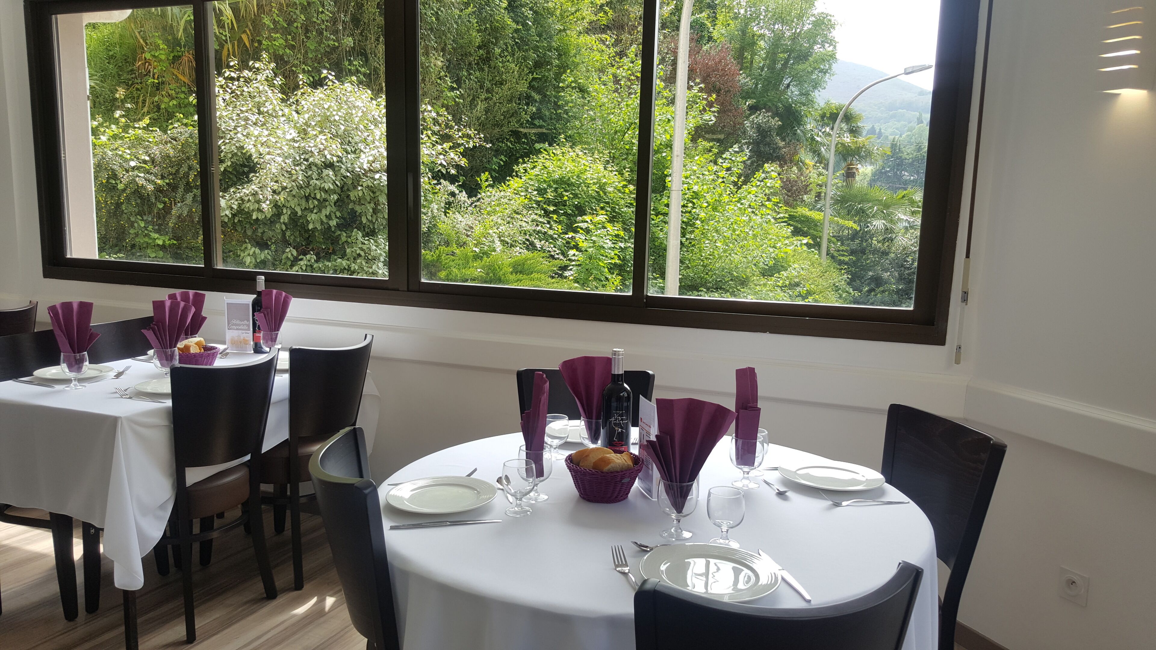 breakfast, lunch and dinner served