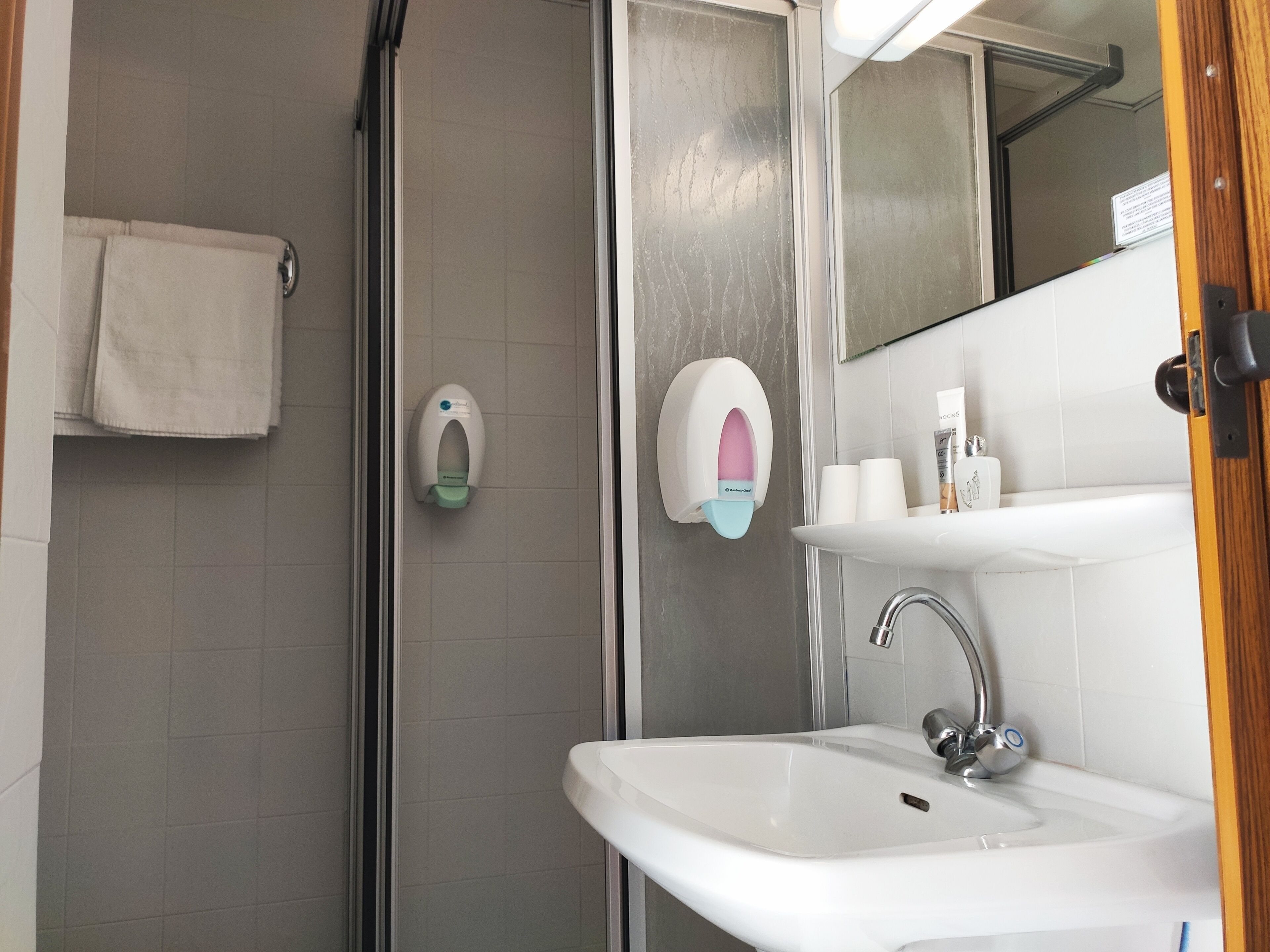 shower, free toiletries, towels