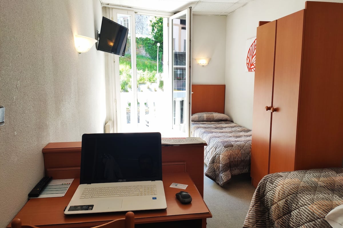 standard triple room | desk, blackout curtains, soundproofing, iron/ironing board