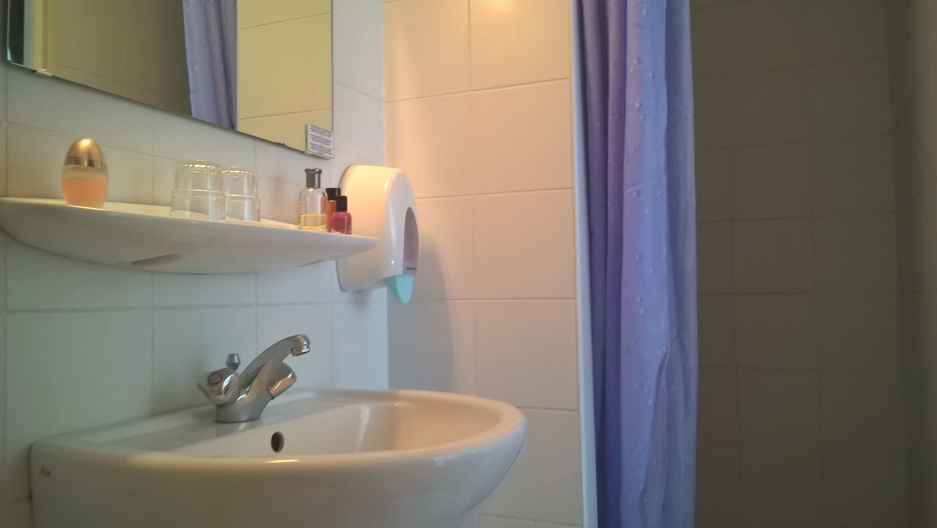 shower, free toiletries, towels