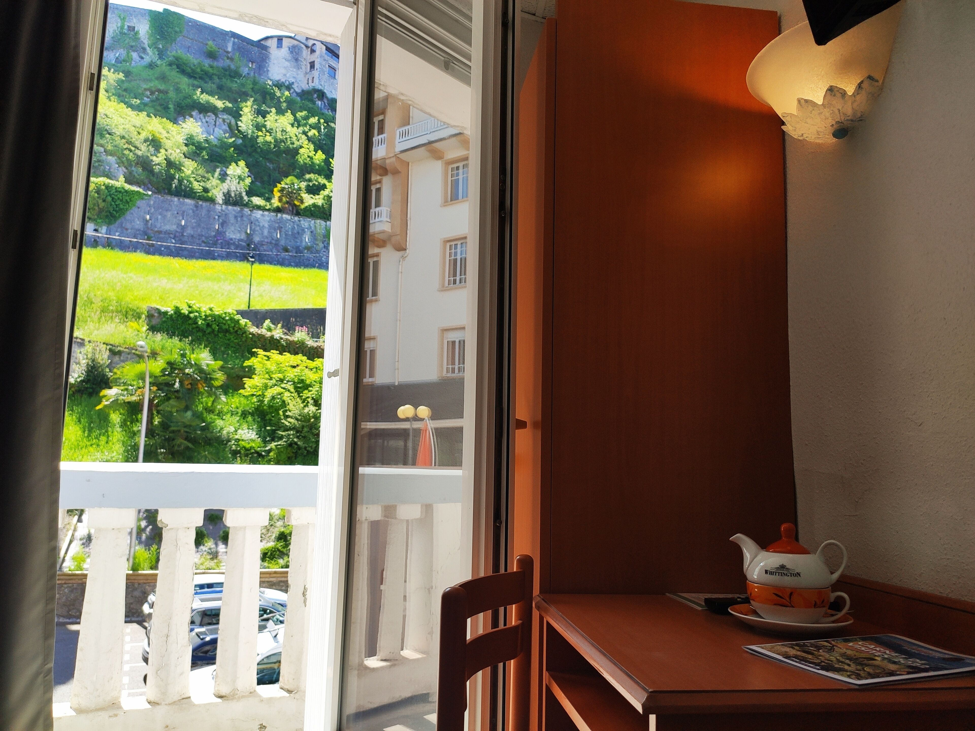 standard single room | desk, blackout curtains, soundproofing, iron/ironing board