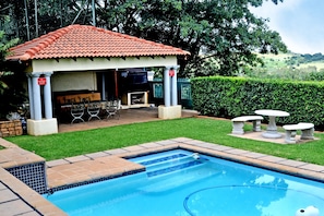 Kolam renang outdoor