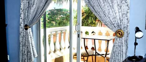 Comfort-sviitti, 1 makuuhuone | Oleskelualue | Taulutelevisio, DVD-soitin