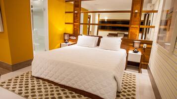 Superior Casal | Frigobar, cofres nos quartos, escrivaninha, cortinas blackout
