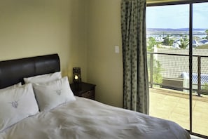 Comfort House, 5 Bedrooms (10 Galico House)