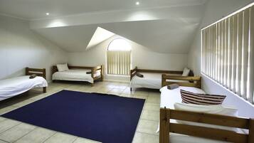 Comfort House, 4 Bedrooms (10 Mulligan )