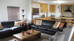 Comfort House, 5 Bedrooms | Living area - 10 The Horseshoe Inn Self catering (Langebaan)