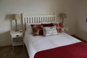 Unclassified image, 2 of 15, button - 10 The Horseshoe Inn Self catering (Langebaan)