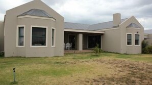 Front of property - 10 The Horseshoe Inn Self catering (Langebaan)