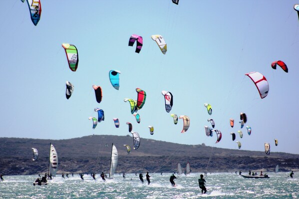 A coastal area with multiple windsurfing and kiteboarding activities. - Seemansrust, Langebaan 9-sleeper (Langebaan)