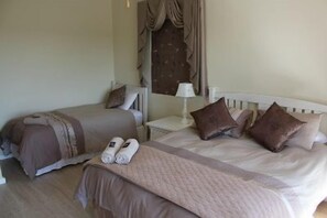 Comfort House, 4 Bedrooms (9 Shamrock )