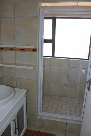Comfort House, 4 Bedrooms (9 Shamrock ) | Bathroom