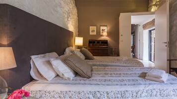 Minibar, laptop workspace, blackout drapes, soundproofing