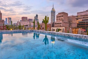 A rooftop pool with a city skyline in the background. - City Centro by Marriott Ciudad De México (Mexico City)