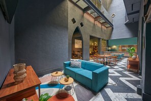 43-inch flat-screen TV with cable channels, TV - City Centro by Marriott Ciudad De México (Mexico City)