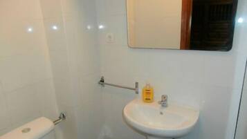 Appartement, 2 chambres | Salle de bain