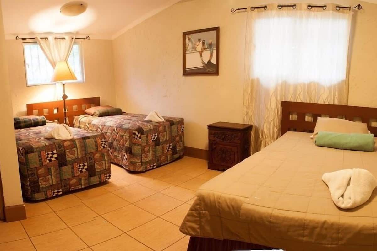 Triple Room | Desk, rollaway beds, free WiFi