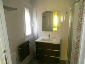 Apartamento, 2 quartos | Banheiro