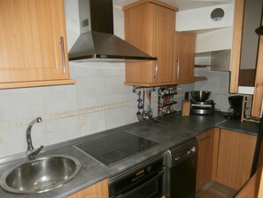 Apartment, 3 Bedrooms | Private kitchen