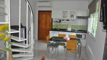 Cozy Cottage H (water supply and electricity not included) | Wohnzimmer