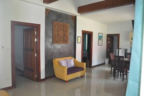 Cozy Cottage L (water supply and electricity not included) | 2 dormitorios, caja fuerte, escritorio y sistema de insonorización