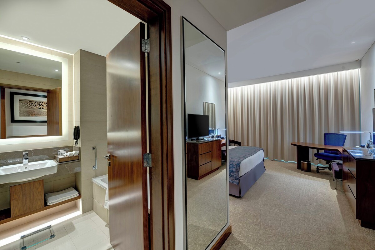 1 bedroom, down duvets, memory-foam beds, minibar