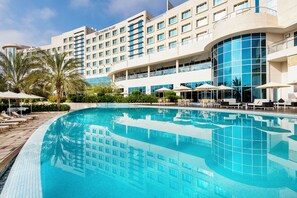 Outdoor pool - Crowne Plaza Muscat OCEC by IHG (Muscat)