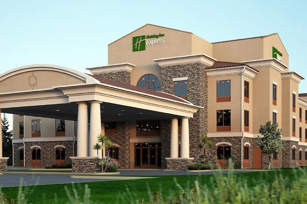 Holiday Inn Express & Suites Redding by IHG