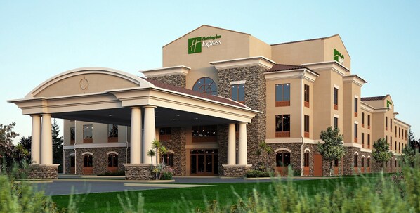 Exterior - Holiday Inn Express & Suites Redding by IHG (Redding)