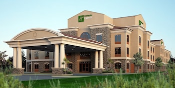Holiday Inn Express & Suites Redding, an IHG Hotel