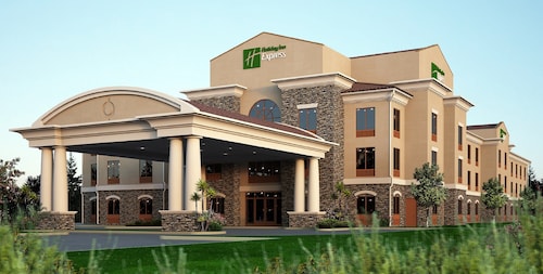 Holiday Inn Express & Suites Redding by IHG