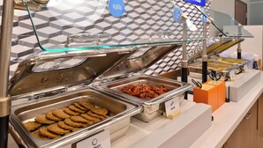 A buffet with labeled trays of turkey sausage and cookies. - Holiday Inn Express & Suites Redding by IHG (Redding)