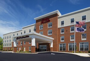 Exterior - Hampton Inn & Suites Bridgewater (Bridgewater)