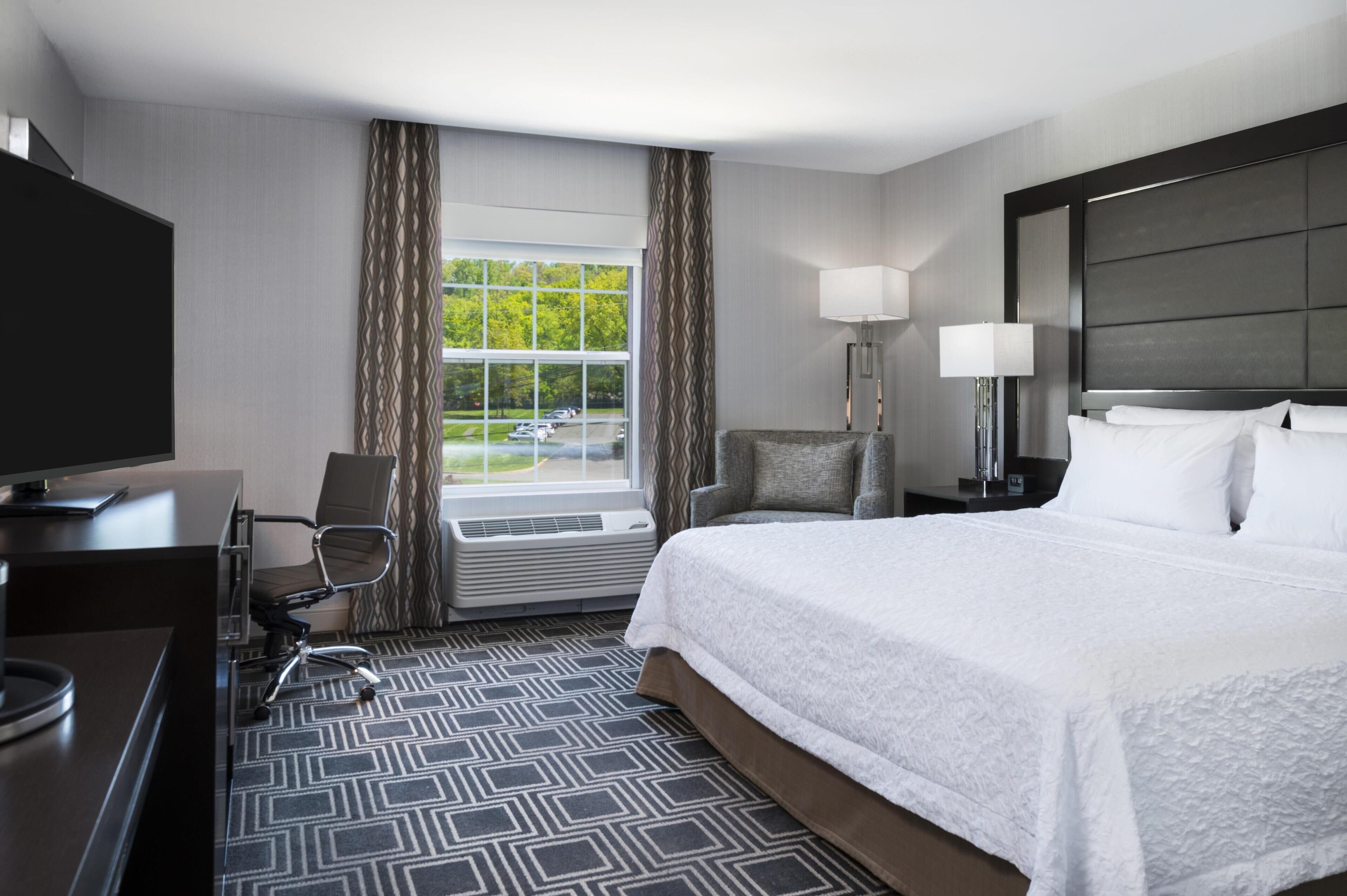 Room, 1 King Bed, Non Smoking, Refrigerator & Microwave | Desk, blackout drapes, free cribs/infant beds, free WiFi