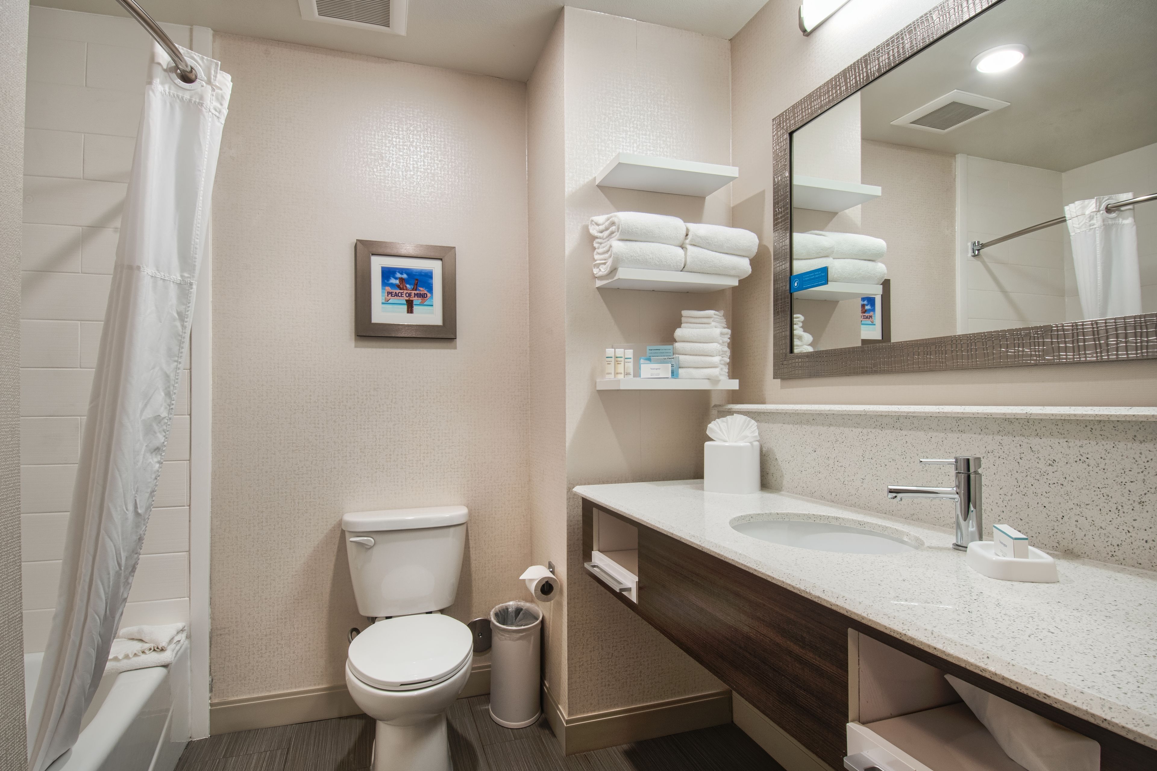 room, 2 queen beds, non smoking | bathroom | combined shower/bathtub, free toiletries, hair dryer, towels