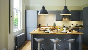Unclassified image, 4 of 44, button - Percy Place (Bath)