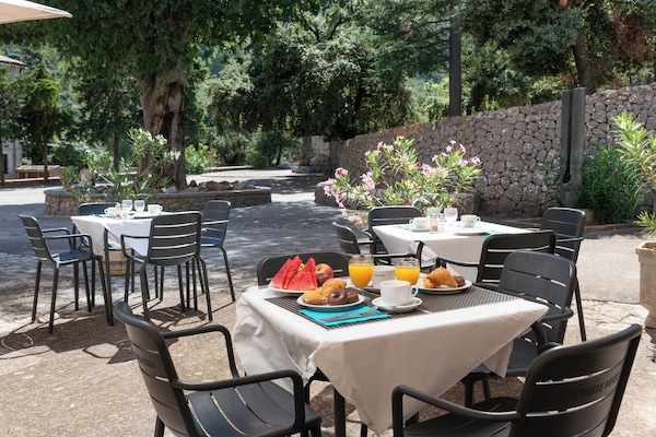 Desayuno buffet (EUR 9 por persona)