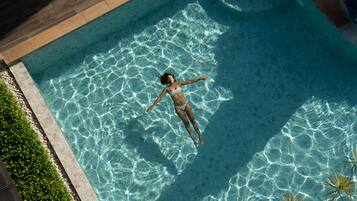 Corner Suite | Rollaway beds, free WiFi, bed sheets