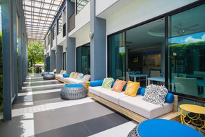 Télévision à écran plat