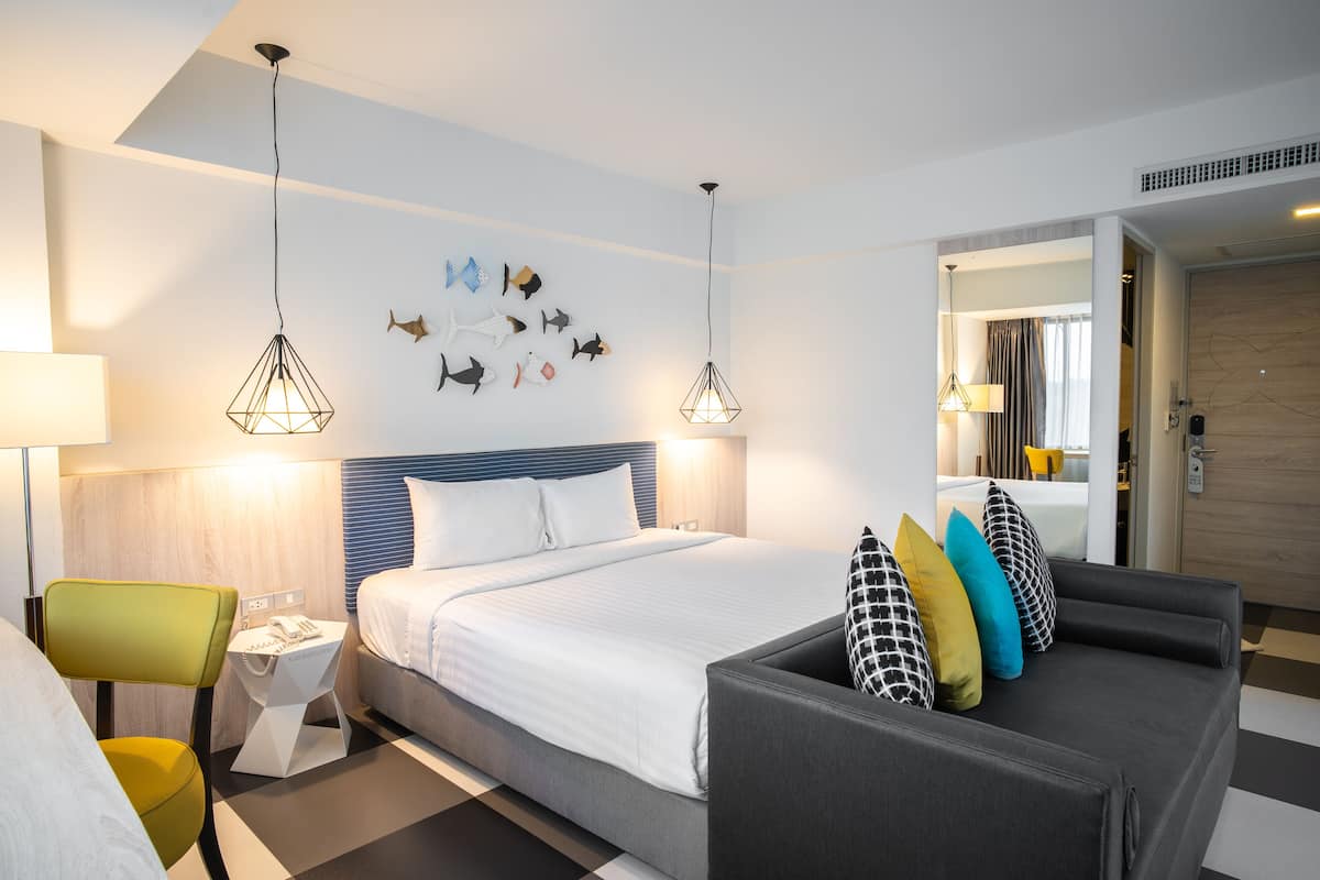 corner suite | 1 bedroom, rollaway beds, free wifi, bed sheets